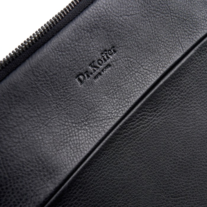 Товар черного цвета с внутренней стороны