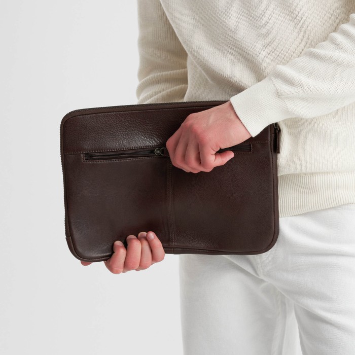 Товар коричневого цвета с внутренней стороны