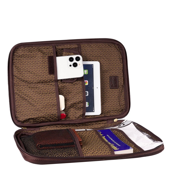 Товар коричневого цвета с внутренней стороны