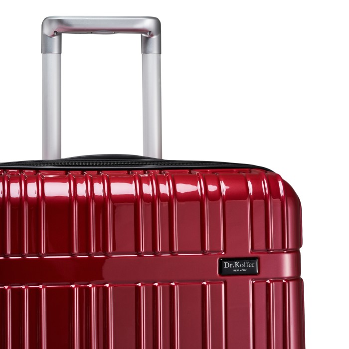 Товар красного цвета с внутренней стороны