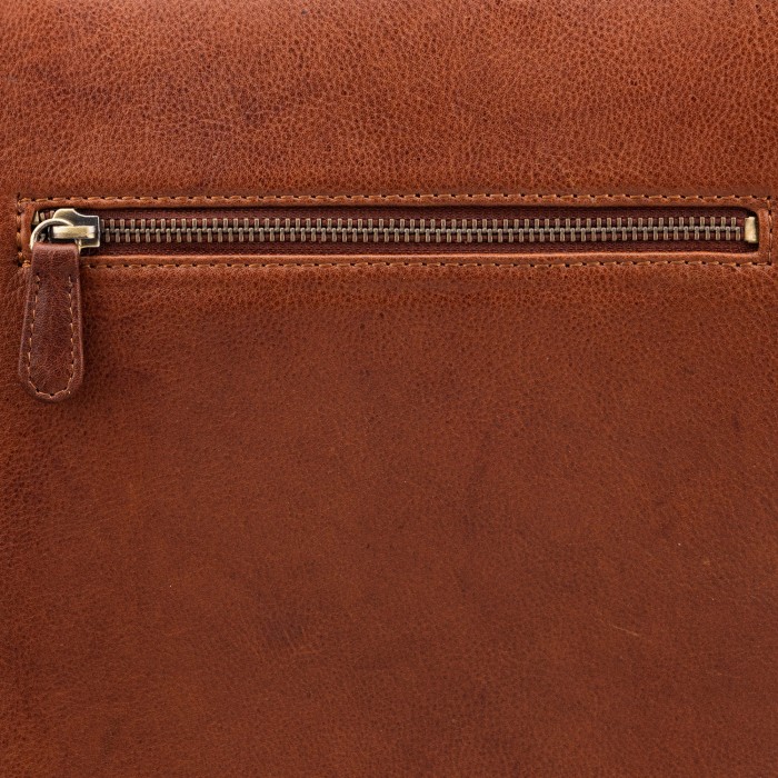 Товар коричневого цвета с внутренней стороны