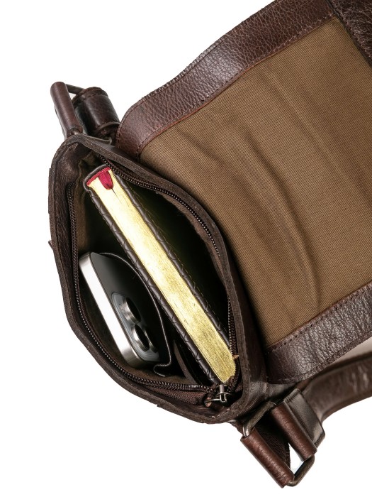 Товар коричневого цвета с внутренней стороны