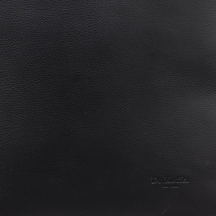 Товар черного цвета с внутренней стороны