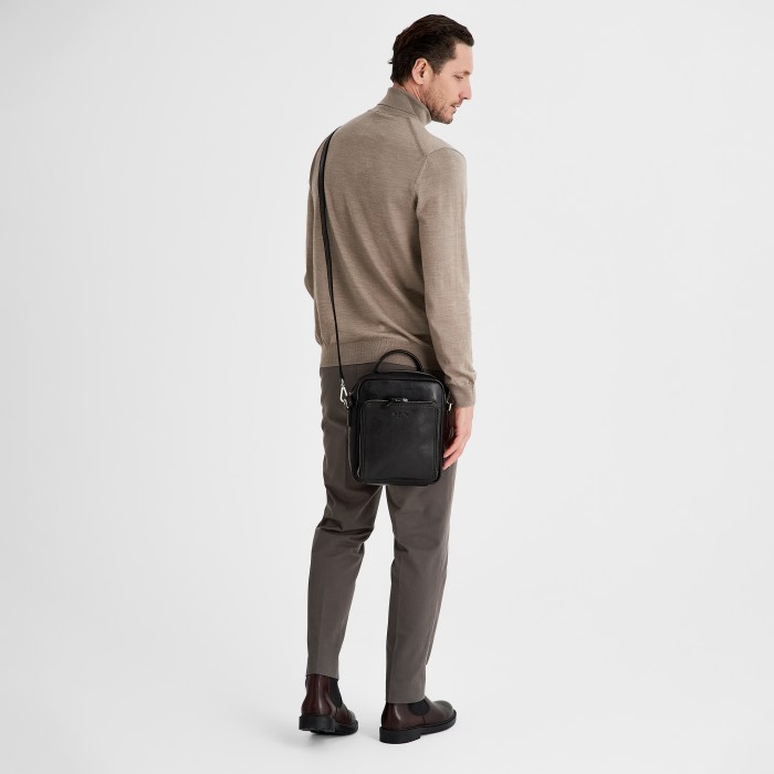 Товар с артикулом M402587-245-04 вид сзади