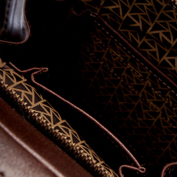 m402587-245-09 сумка через плечо от бренда dr.koffer вид слева