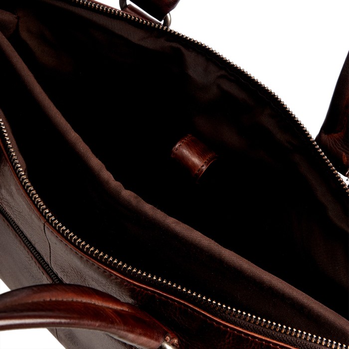 Товар коричневого цвета с внутренней стороны