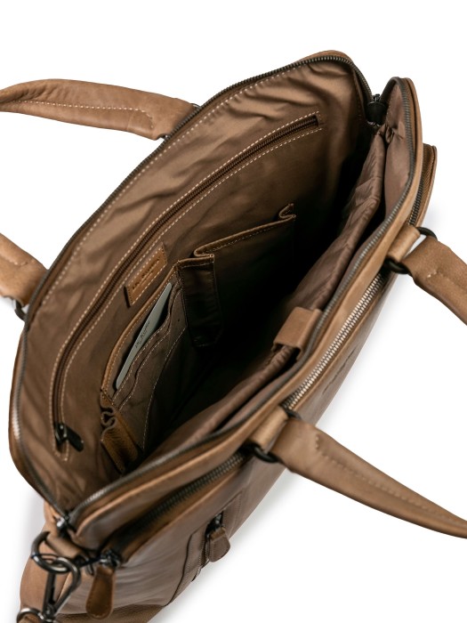 Товар зеленого цвета с внутренней стороны