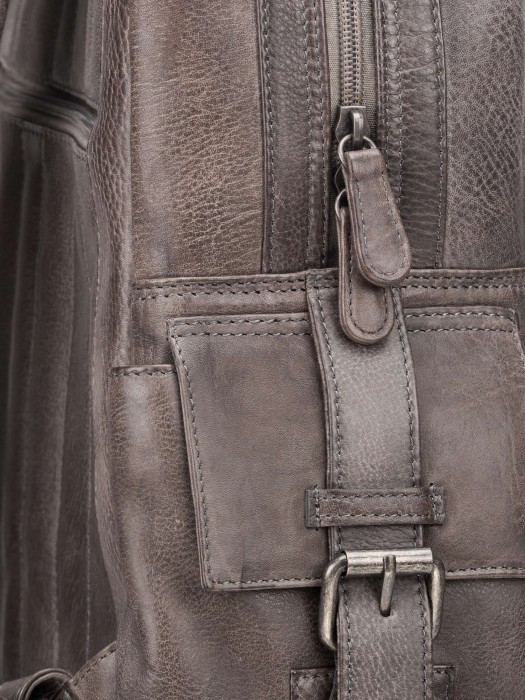 Товар серого цвета с внутренней стороны