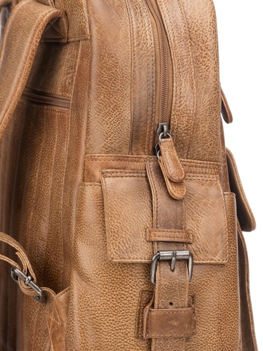 Товар коричневого цвета с внутренней стороны