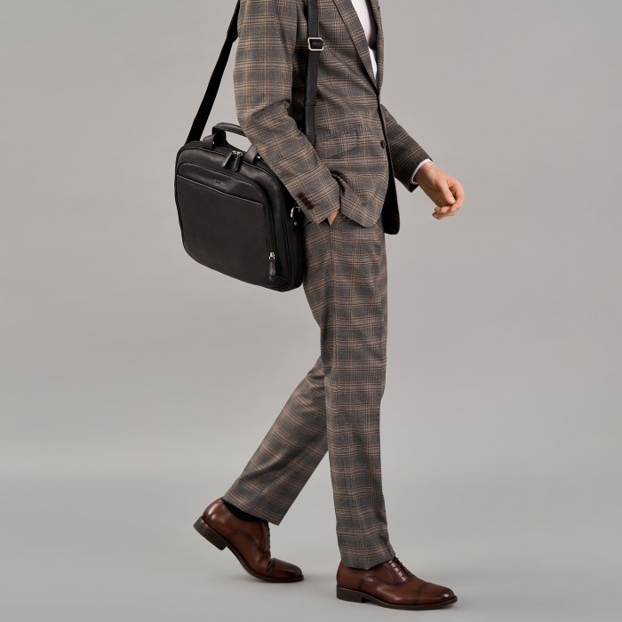 m402720-245-04 сумка для документов от бренда dr.koffer вид слева