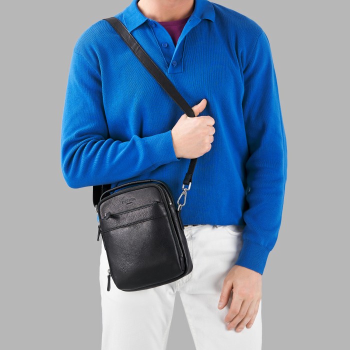 m402732-245-04 сумка через плечо от бренда dr.koffer вид слева