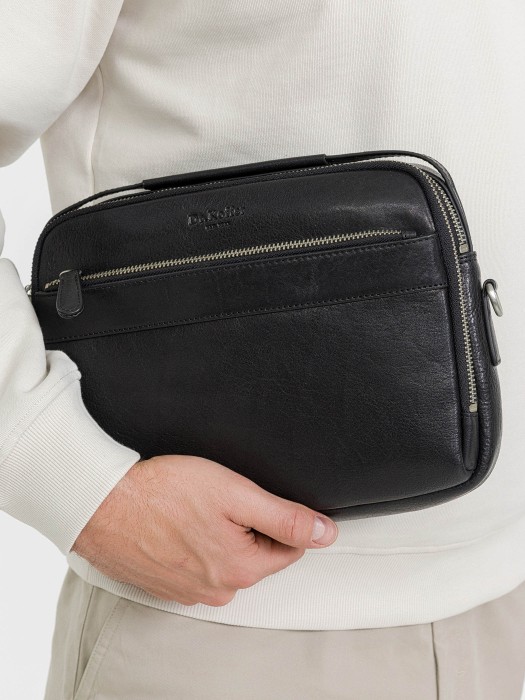 Товар черного цвета с внутренней стороны