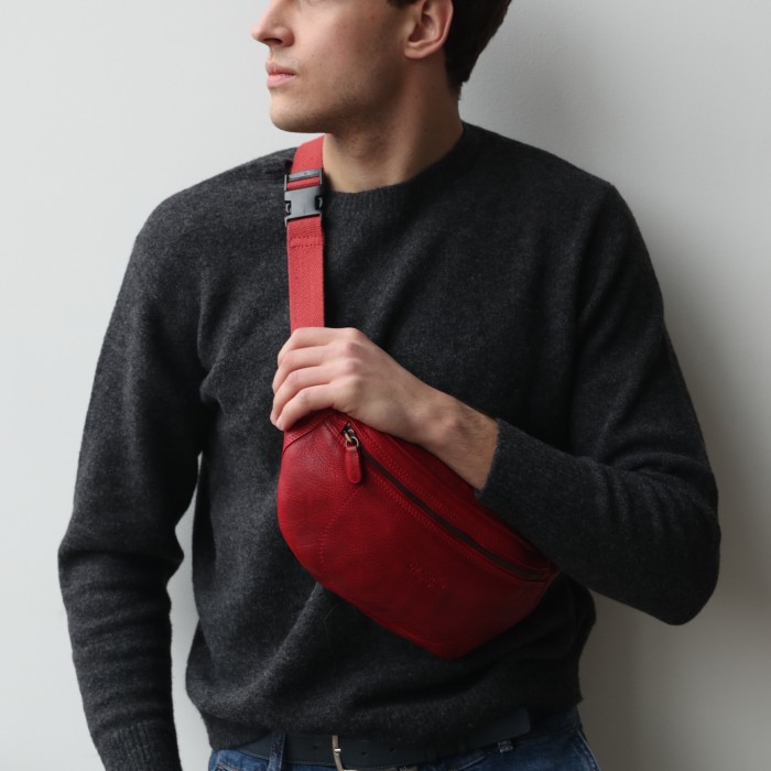 m402736-248-12 сумка поясная от бренда dr.koffer вид слева