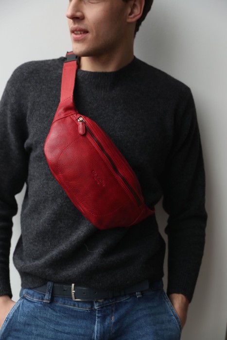 Товар красного цвета с внутренней стороны