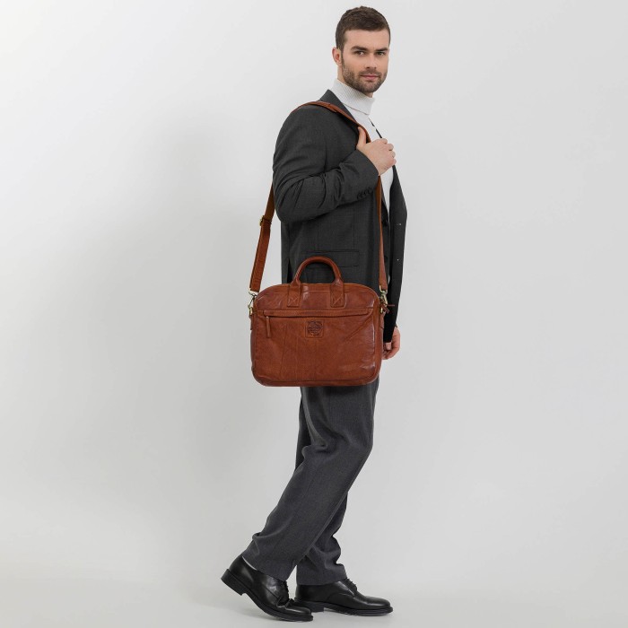 Товар коричневого цвета с внутренней стороны