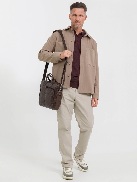 Товар коричневого цвета с внутренней стороны