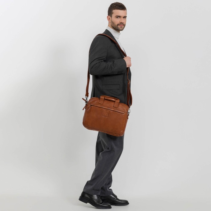 Товар коричневого цвета с внутренней стороны