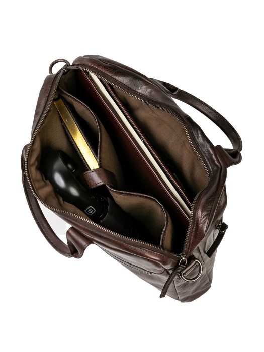 Товар коричневого цвета с внутренней стороны