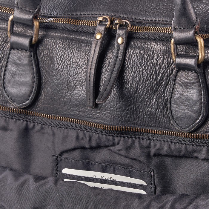 Товар черного цвета с внутренней стороны