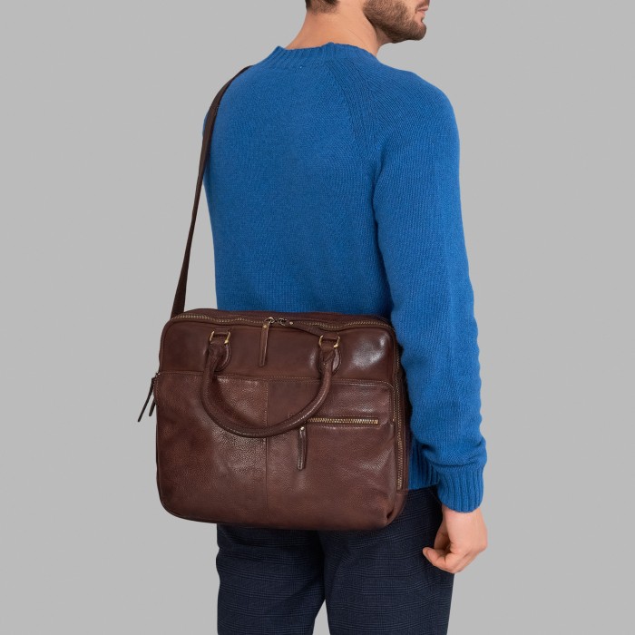 Товар коричневого цвета с внутренней стороны