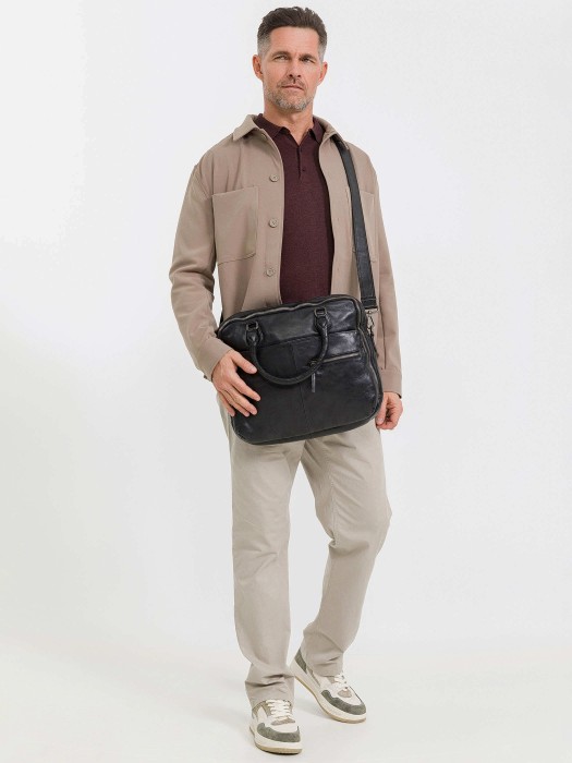 Товар черного цвета с внутренней стороны