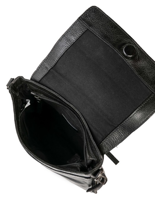 Товар черного цвета с внутренней стороны