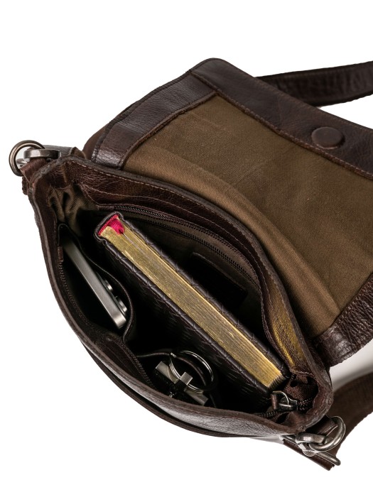 Товар коричневого цвета с внутренней стороны