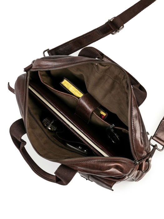 Товар коричневого цвета с внутренней стороны