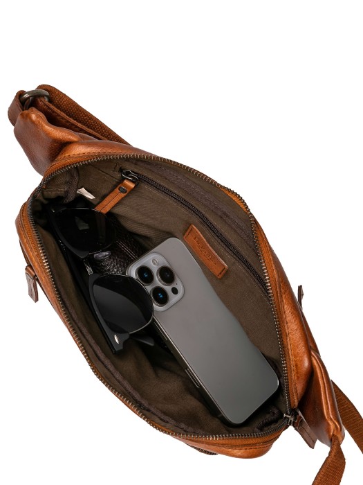 Товар коричневого цвета с внутренней стороны