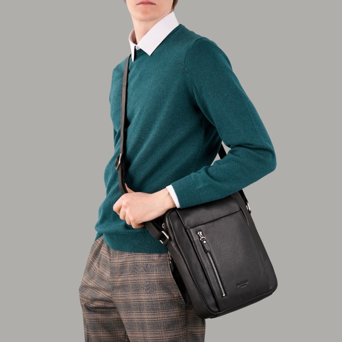 m402758-260-04 сумка через плечо от бренда dr.koffer вид слева