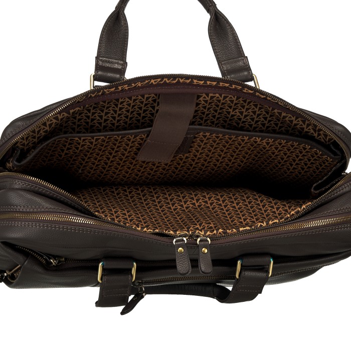 Товар коричневого цвета с внутренней стороны