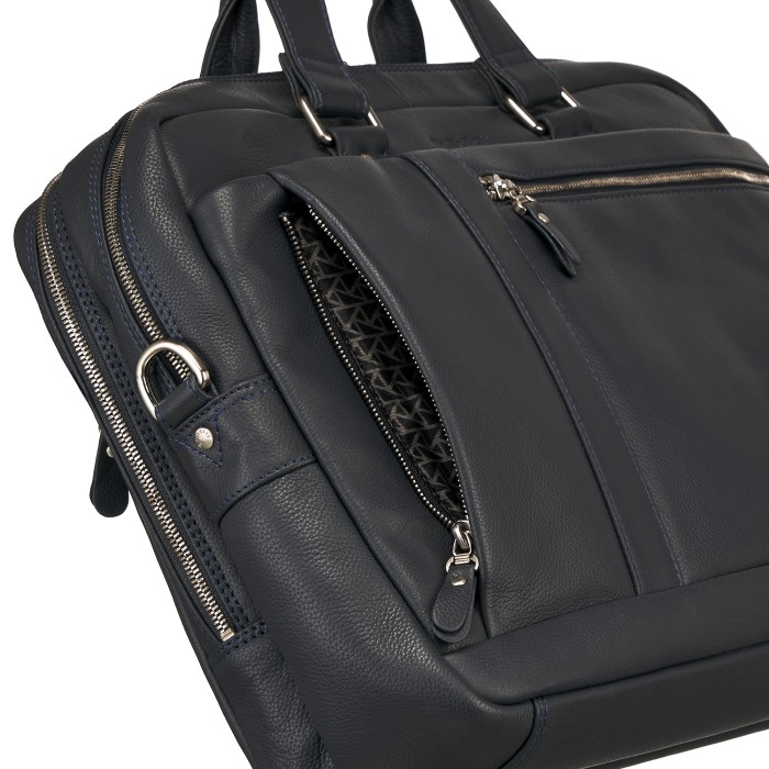 Товар синего цвета с внутренней стороны