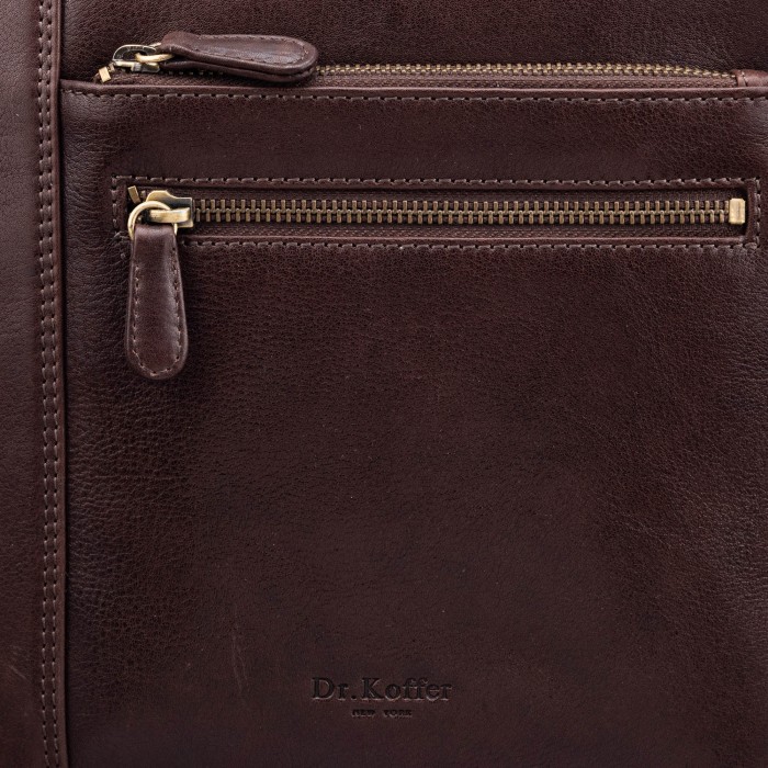 Товар коричневого цвета с внутренней стороны