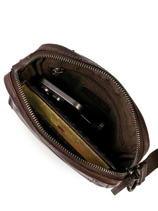 Товар коричневого цвета с внутренней стороны