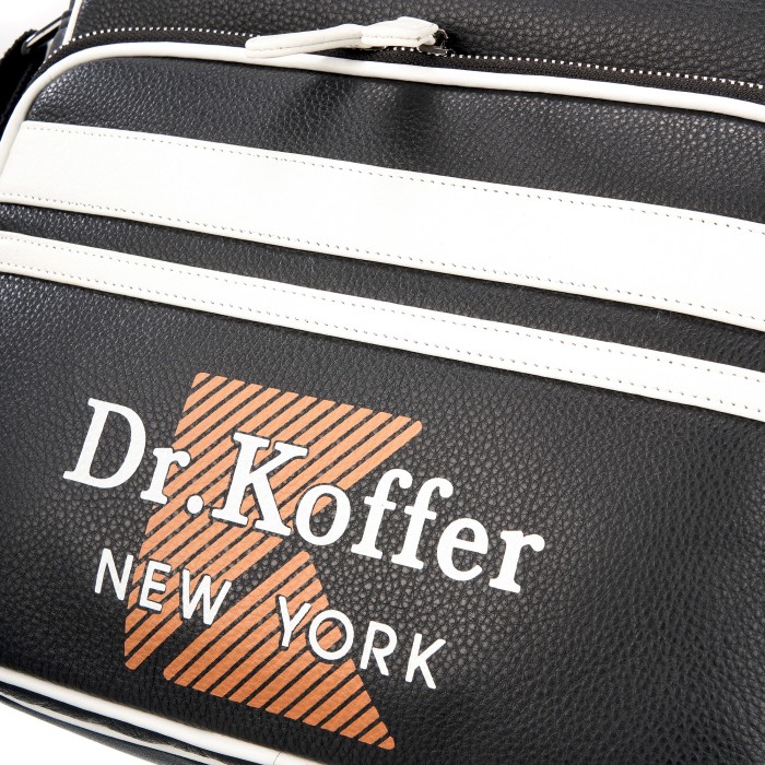 Товар черного цвета с внутренней стороны