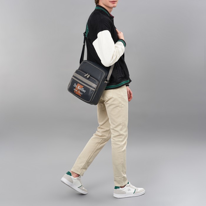 m402790-41-60_77 сумка через плечо от бренда dr.koffer вид слева