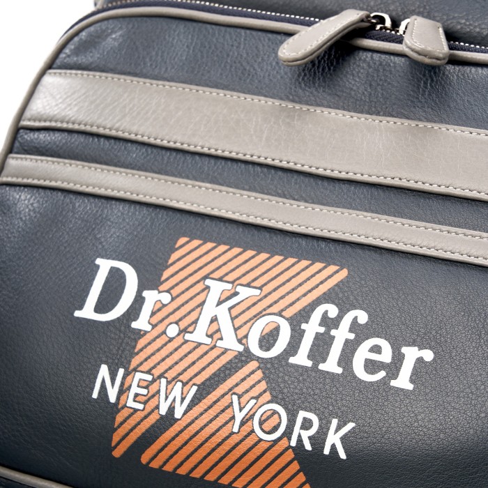 Товар синего цвета с внутренней стороны