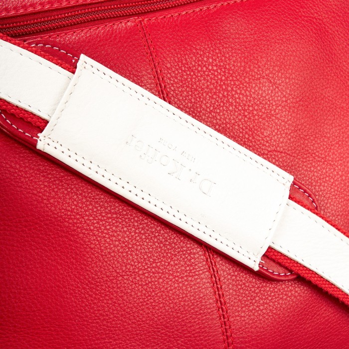 Товар красного цвета с внутренней стороны