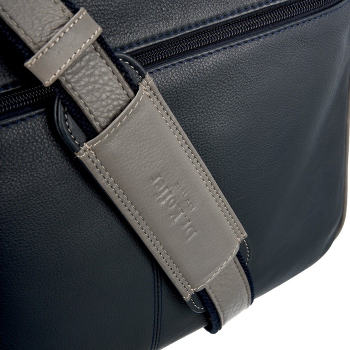 m402791-41-60_77 сумка через плечо по цене 24100 руб вид справа