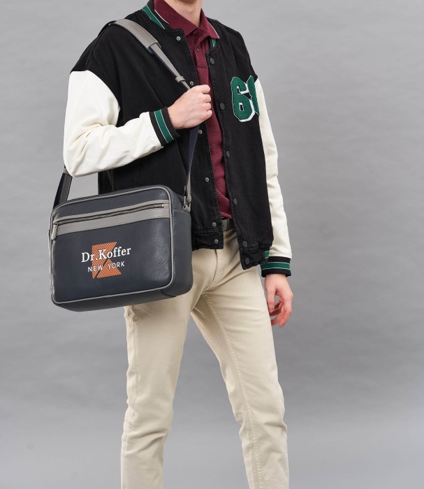 Товар синего цвета с внутренней стороны