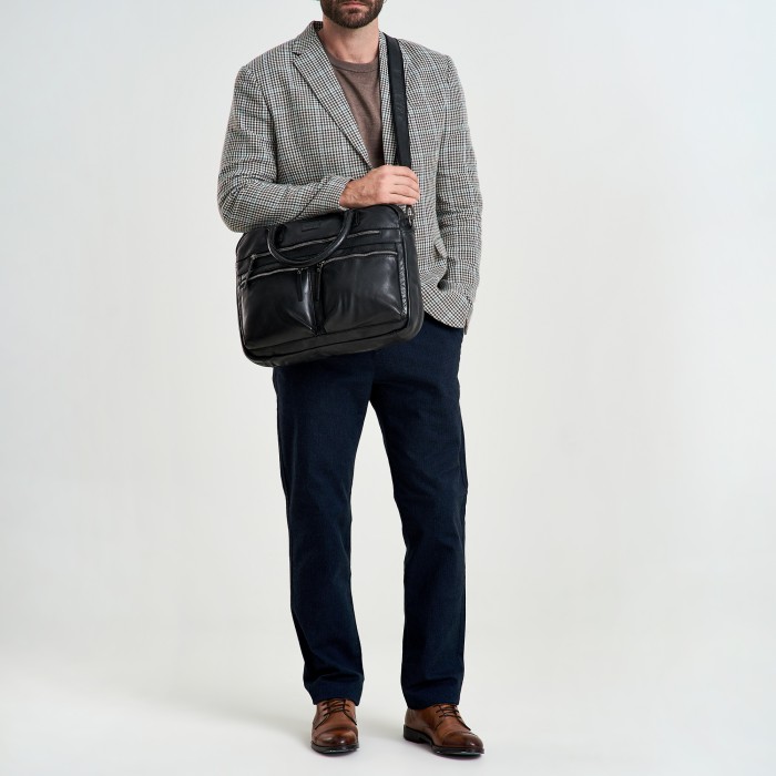 Товар черного цвета с внутренней стороны