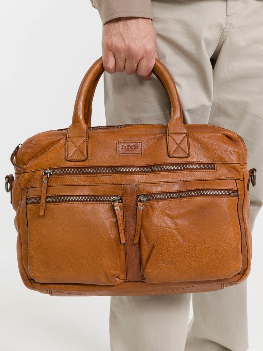 Товар коричневого цвета с внутренней стороны