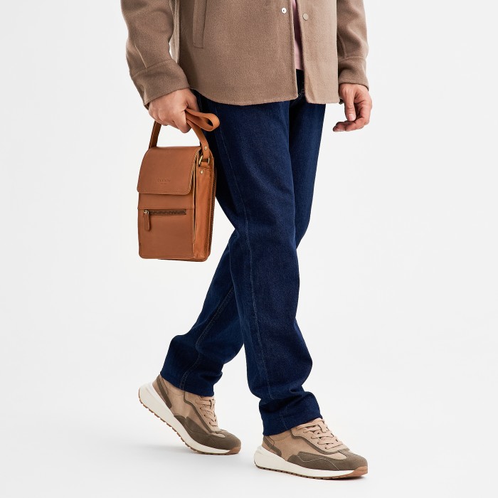 m402803-247-05 сумка через плечо от бренда dr.koffer вид слева