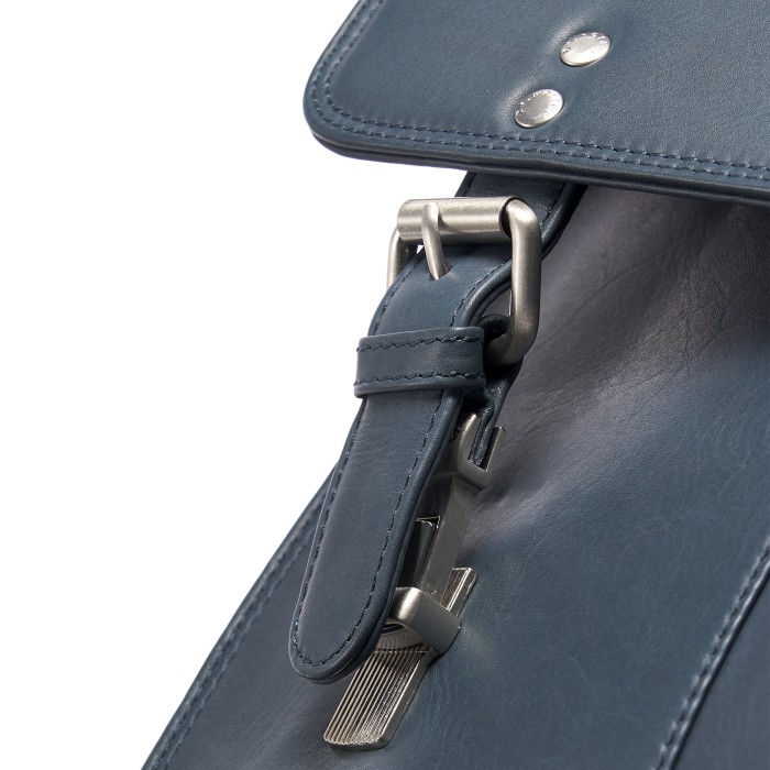 m402804-247-60 сумка через плечо от бренда dr.koffer вид слева