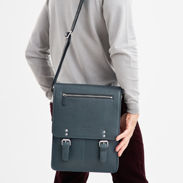 Товар синего цвета с внутренней стороны