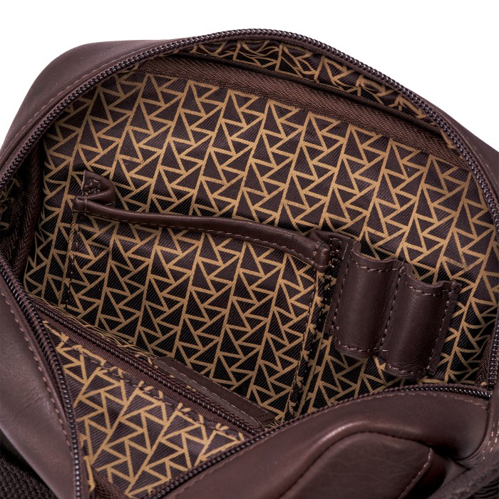 m402805-247-09 сумка через плечо от бренда dr.koffer вид слева