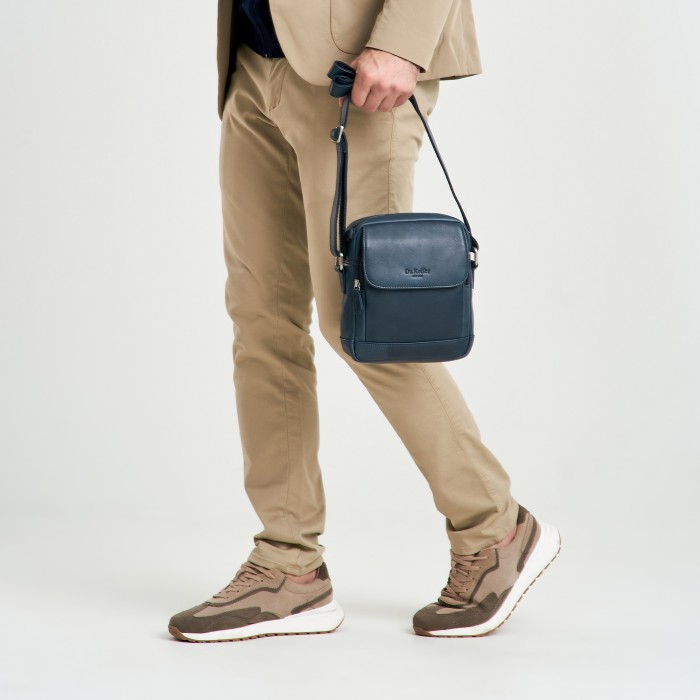 Товар синего цвета с внутренней стороны