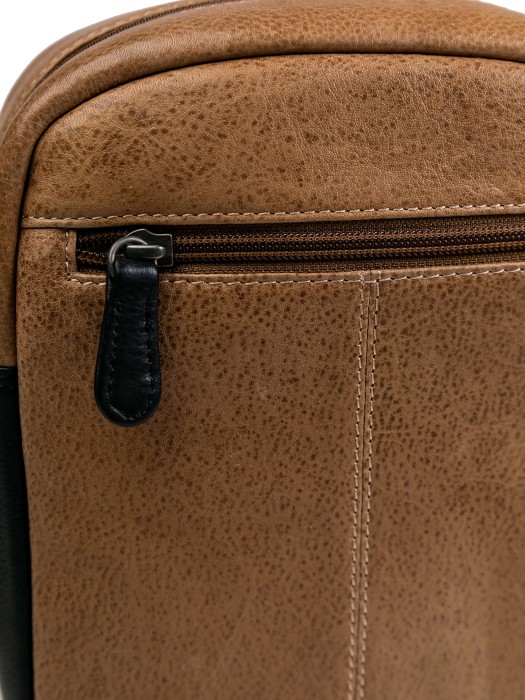 Товар зеленого цвета с внутренней стороны