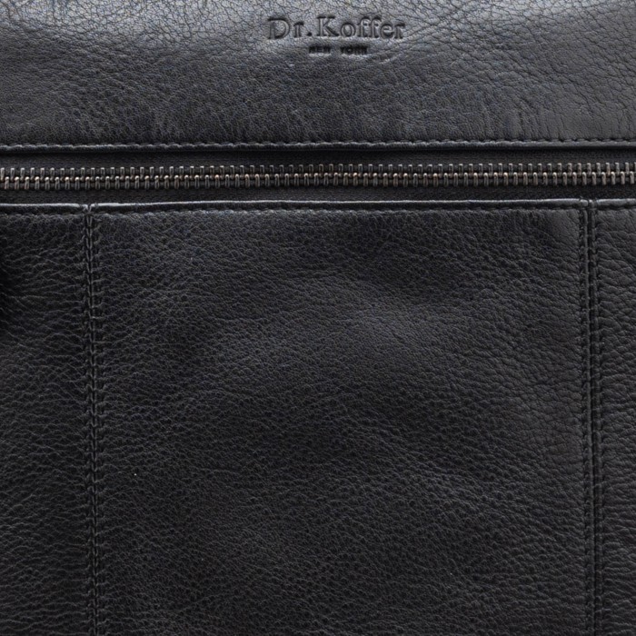 Товар черного цвета с внутренней стороны