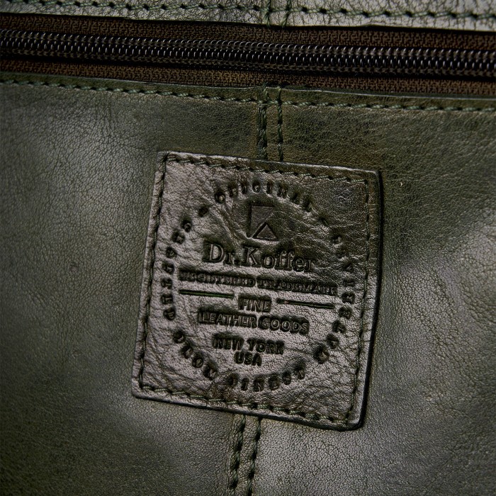 Товар зеленого цвета с внутренней стороны